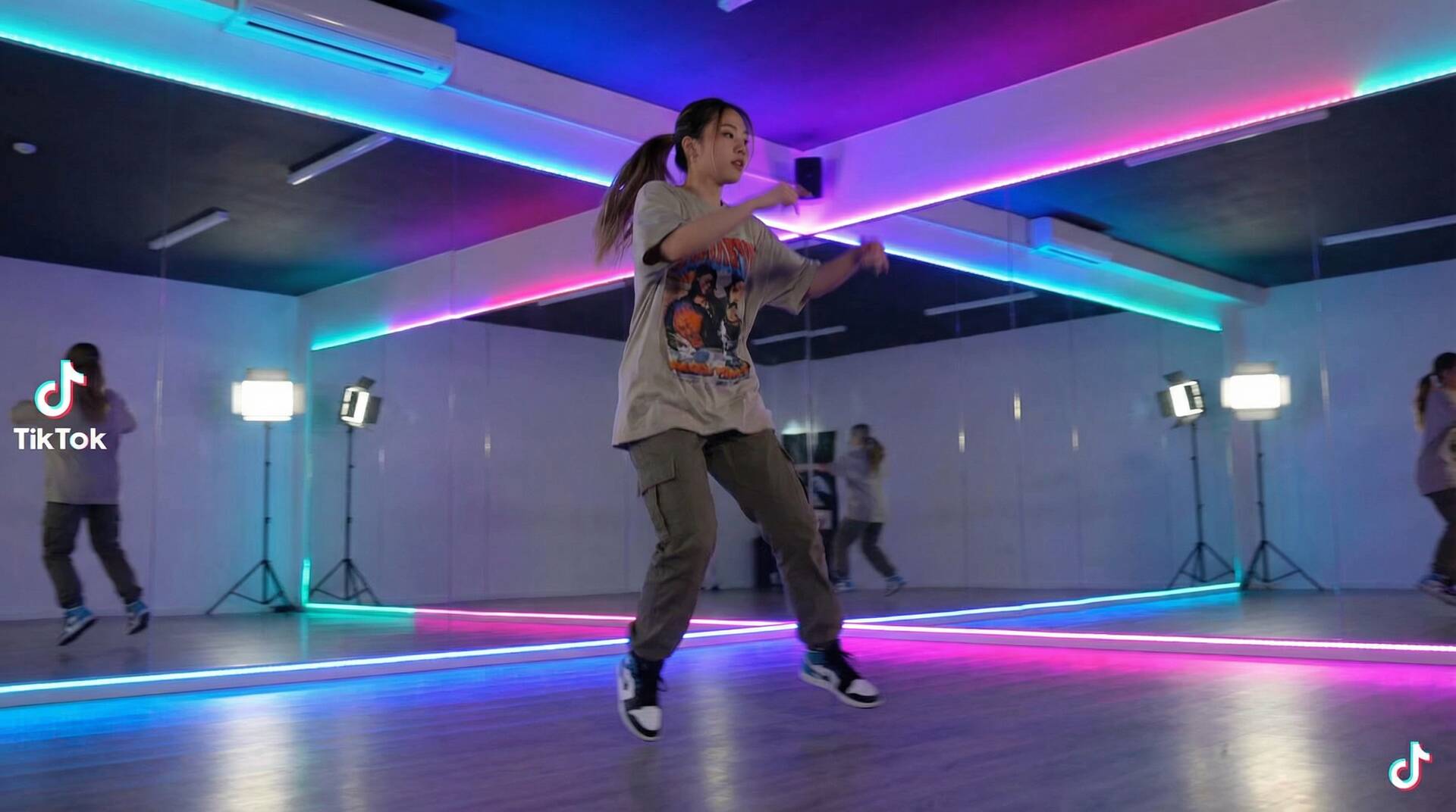 菠萝美少女写真视频